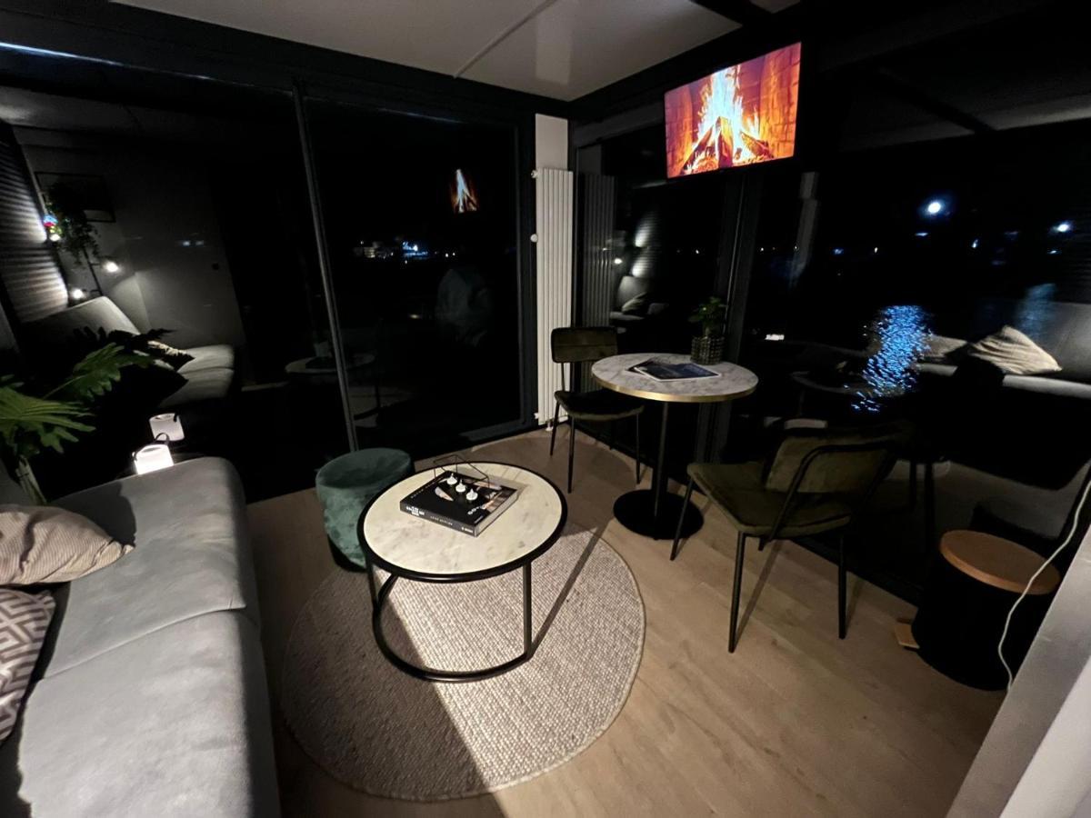 Cosy Tiny Houseboats Near Beach And Restaurants By Weltevreden Experience ゼーウォルデ エクステリア 写真