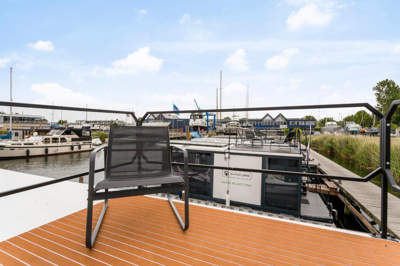 Cosy Tiny Houseboats Near Beach And Restaurants By Weltevreden Experience ゼーウォルデ エクステリア 写真