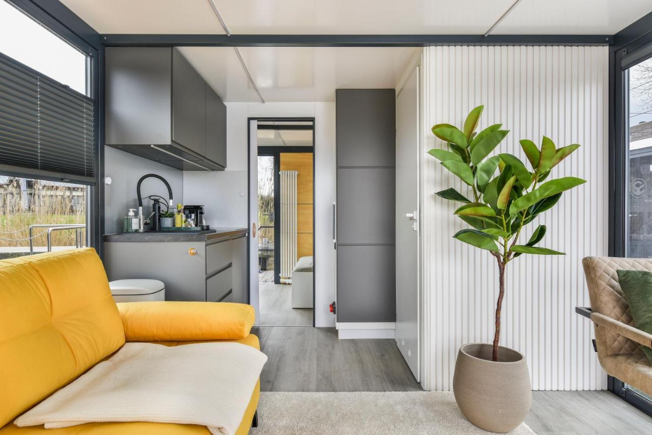 Cosy Tiny Houseboats Near Beach And Restaurants By Weltevreden Experience ゼーウォルデ エクステリア 写真