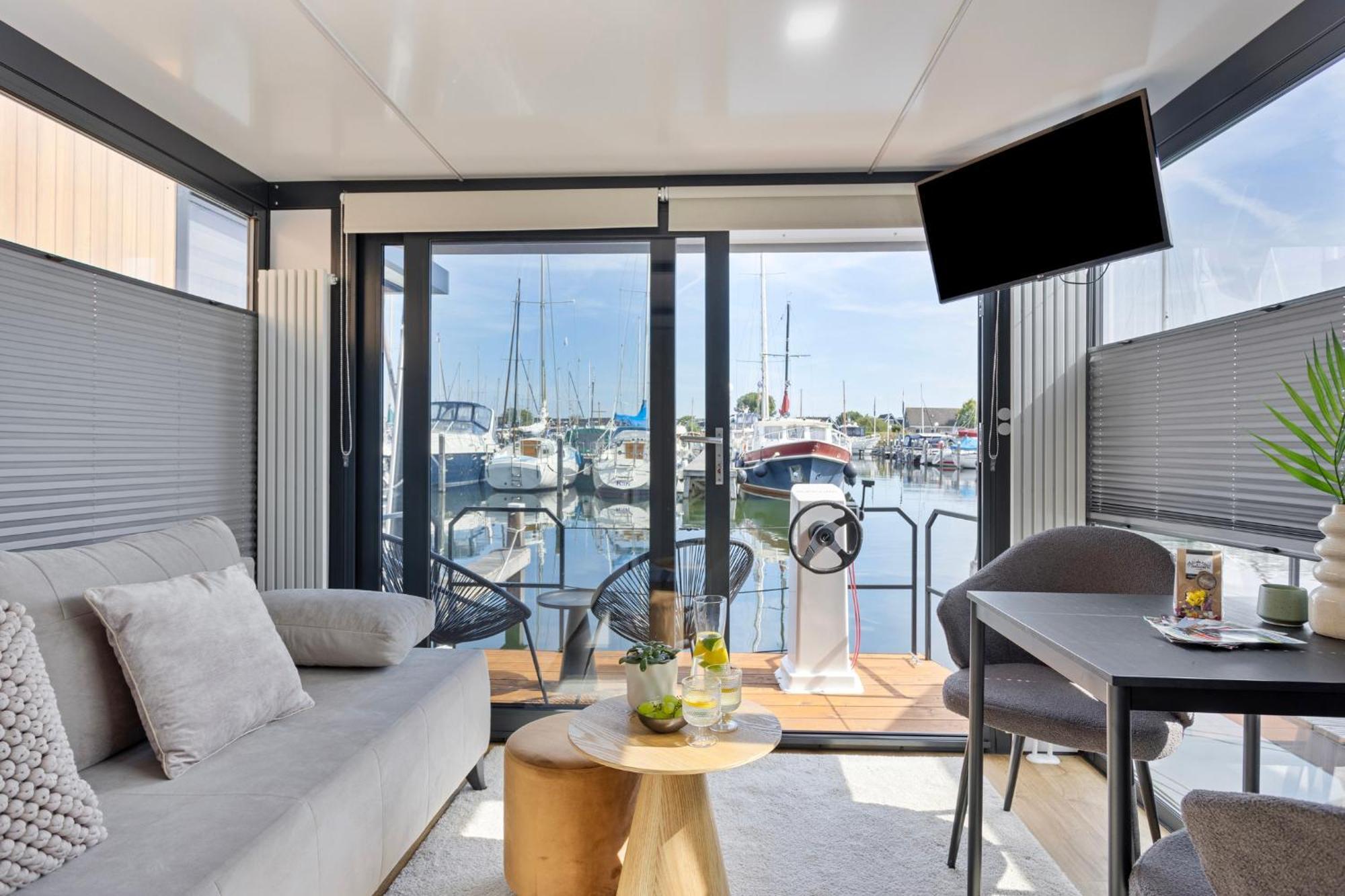 Cosy Tiny Houseboats Near Beach And Restaurants By Weltevreden Experience ゼーウォルデ エクステリア 写真