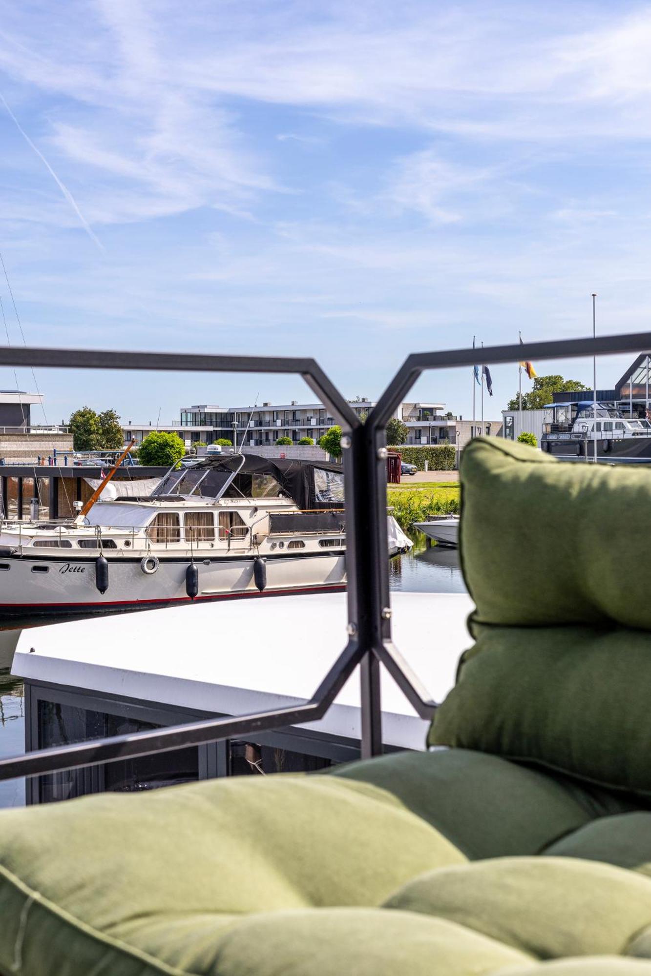 Cosy Tiny Houseboats Near Beach And Restaurants By Weltevreden Experience ゼーウォルデ エクステリア 写真