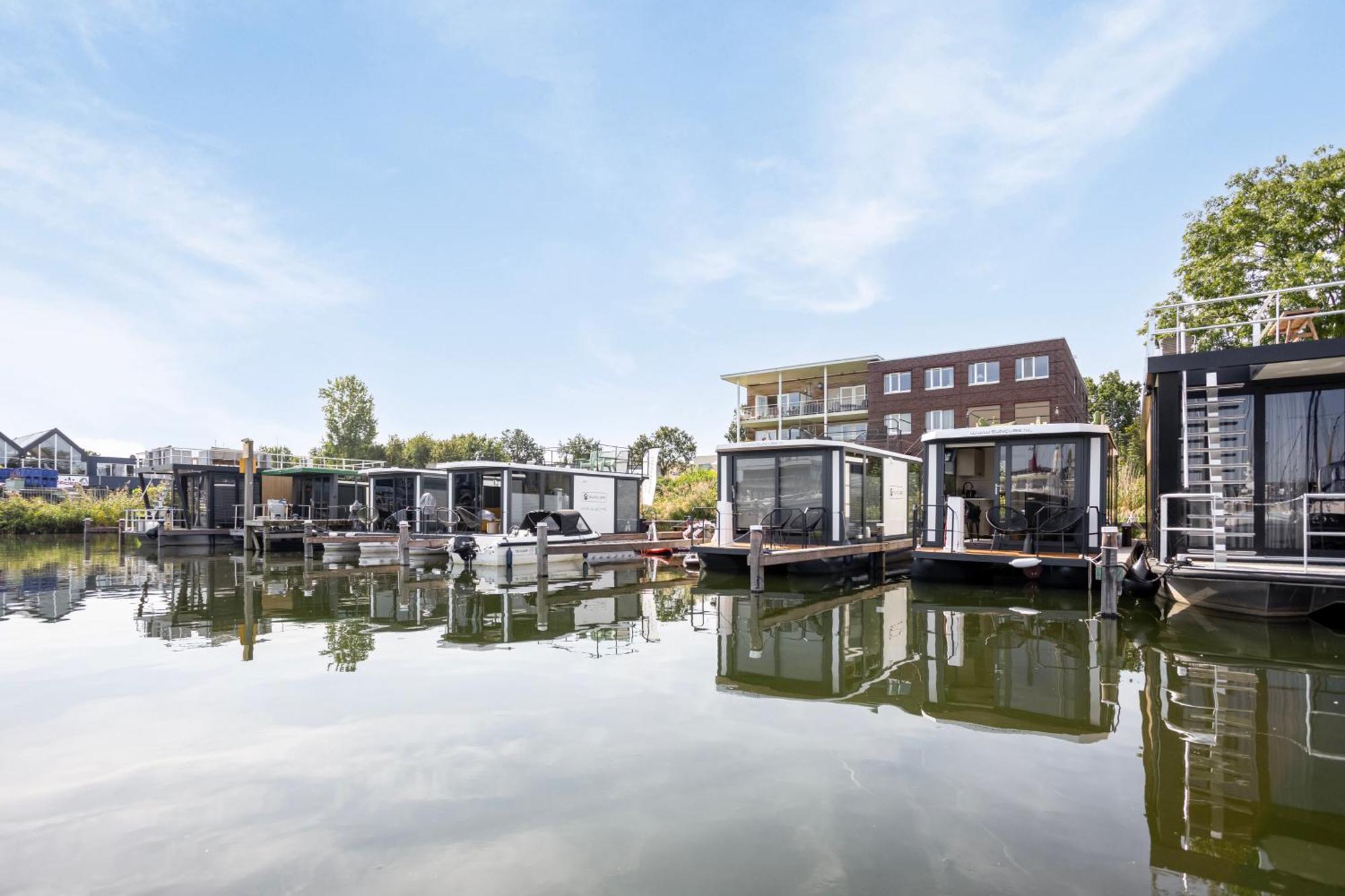 Cosy Tiny Houseboats Near Beach And Restaurants By Weltevreden Experience ゼーウォルデ エクステリア 写真