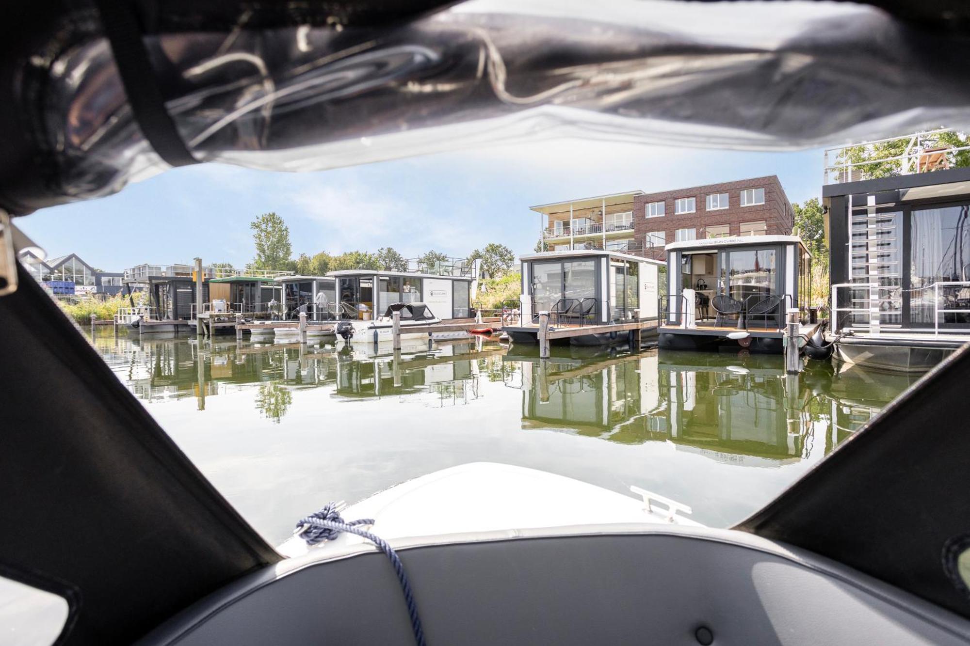 Cosy Tiny Houseboats Near Beach And Restaurants By Weltevreden Experience ゼーウォルデ エクステリア 写真