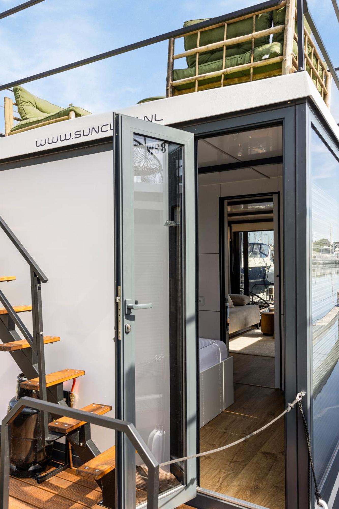 Cosy Tiny Houseboats Near Beach And Restaurants By Weltevreden Experience ゼーウォルデ エクステリア 写真