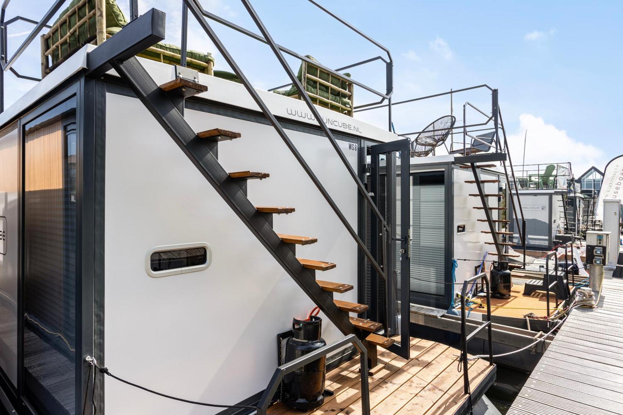 Cosy Tiny Houseboats Near Beach And Restaurants By Weltevreden Experience ゼーウォルデ エクステリア 写真