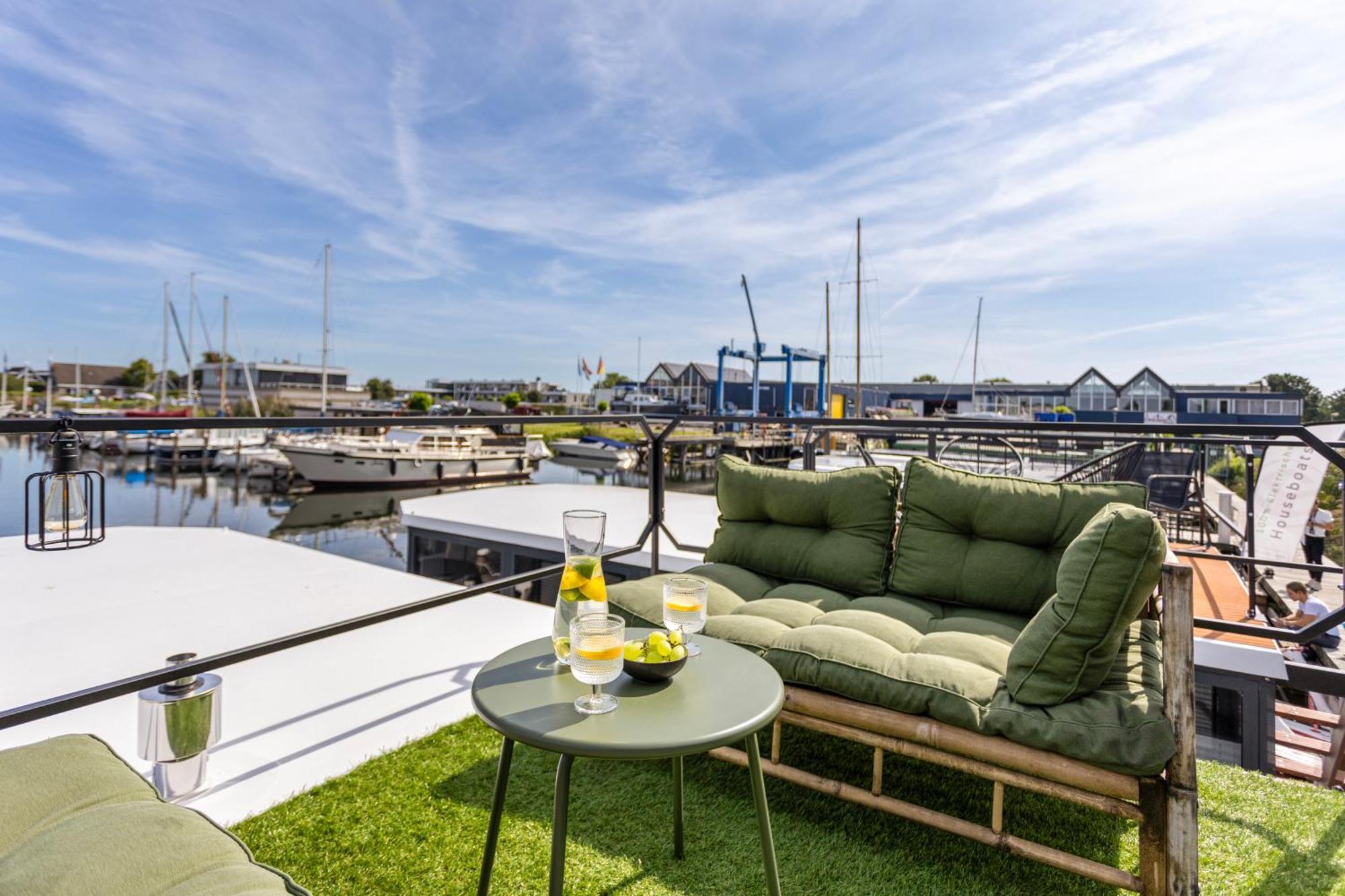 Cosy Tiny Houseboats Near Beach And Restaurants By Weltevreden Experience ゼーウォルデ エクステリア 写真