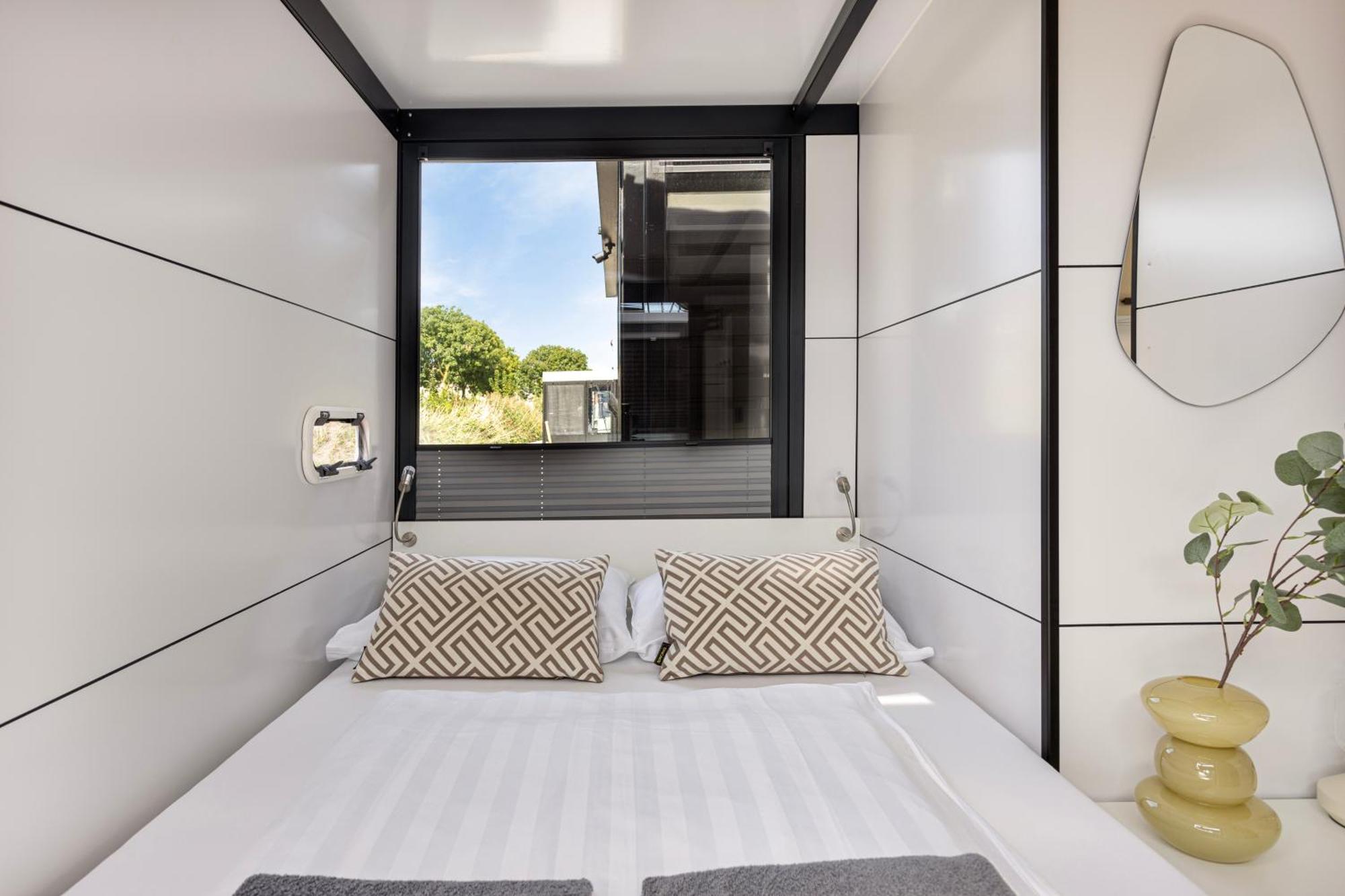 Cosy Tiny Houseboats Near Beach And Restaurants By Weltevreden Experience ゼーウォルデ エクステリア 写真