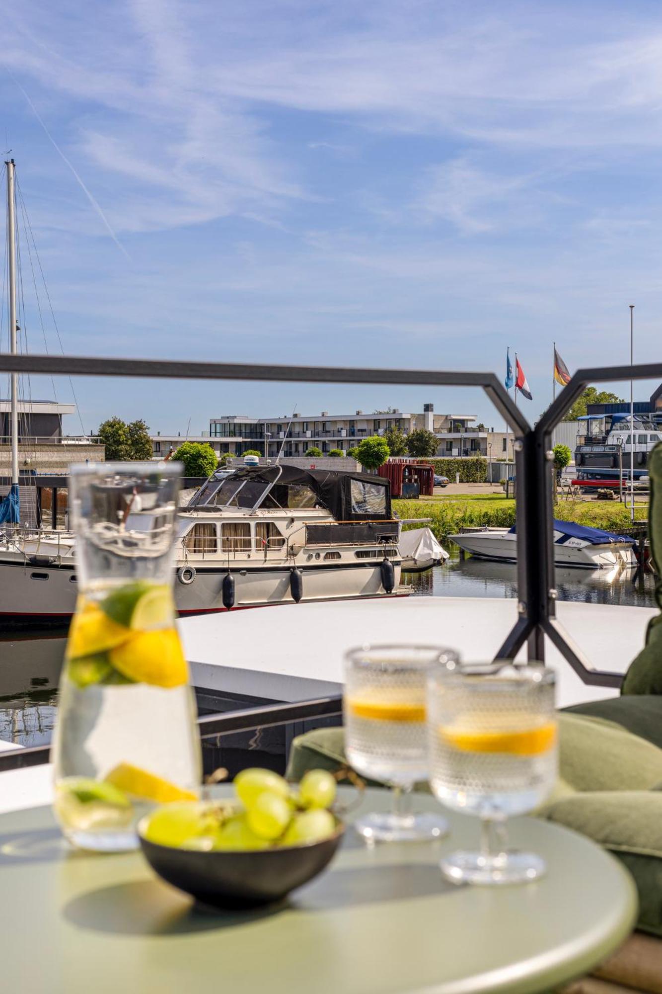 Cosy Tiny Houseboats Near Beach And Restaurants By Weltevreden Experience ゼーウォルデ エクステリア 写真