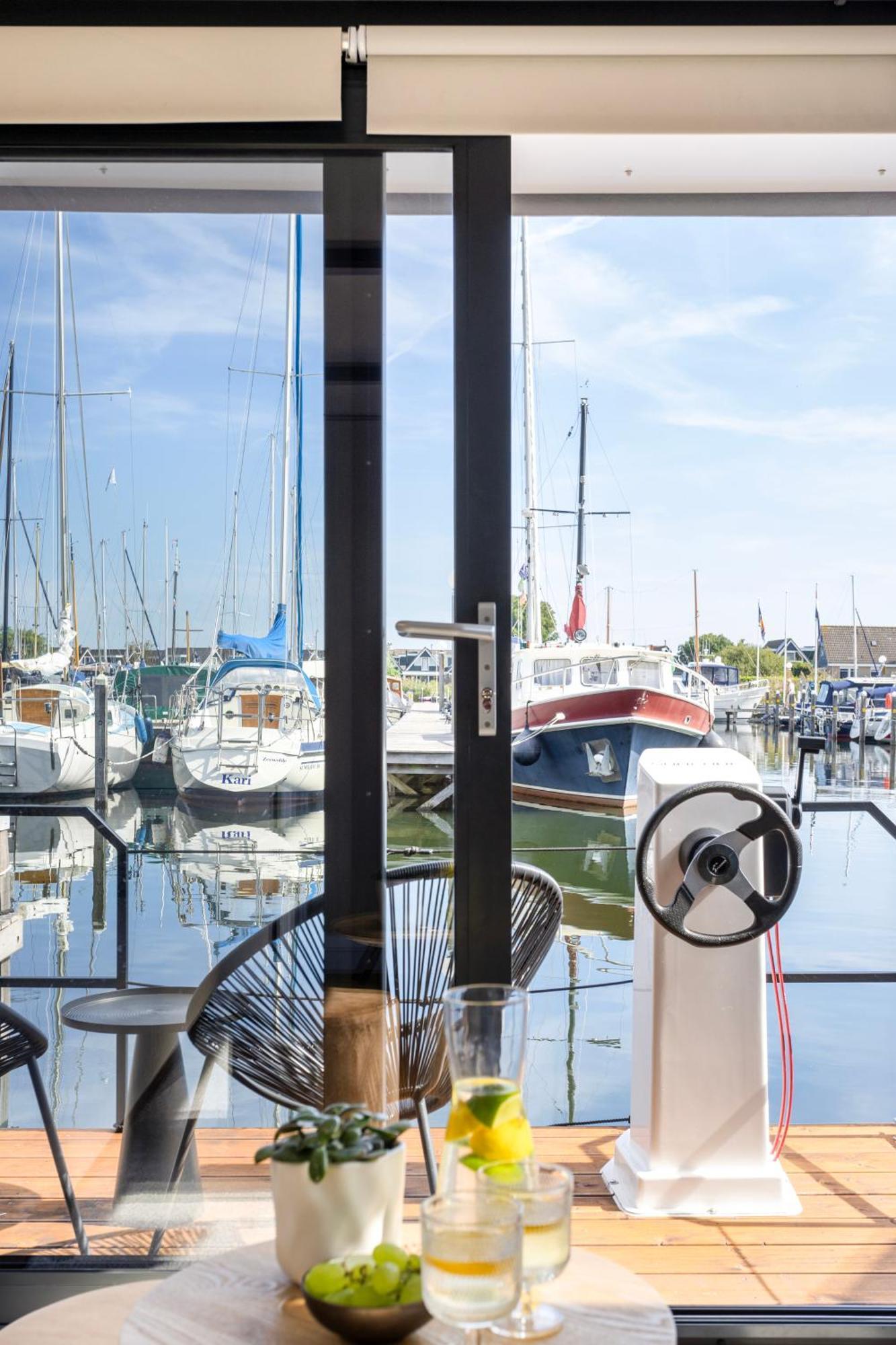 Cosy Tiny Houseboats Near Beach And Restaurants By Weltevreden Experience ゼーウォルデ エクステリア 写真