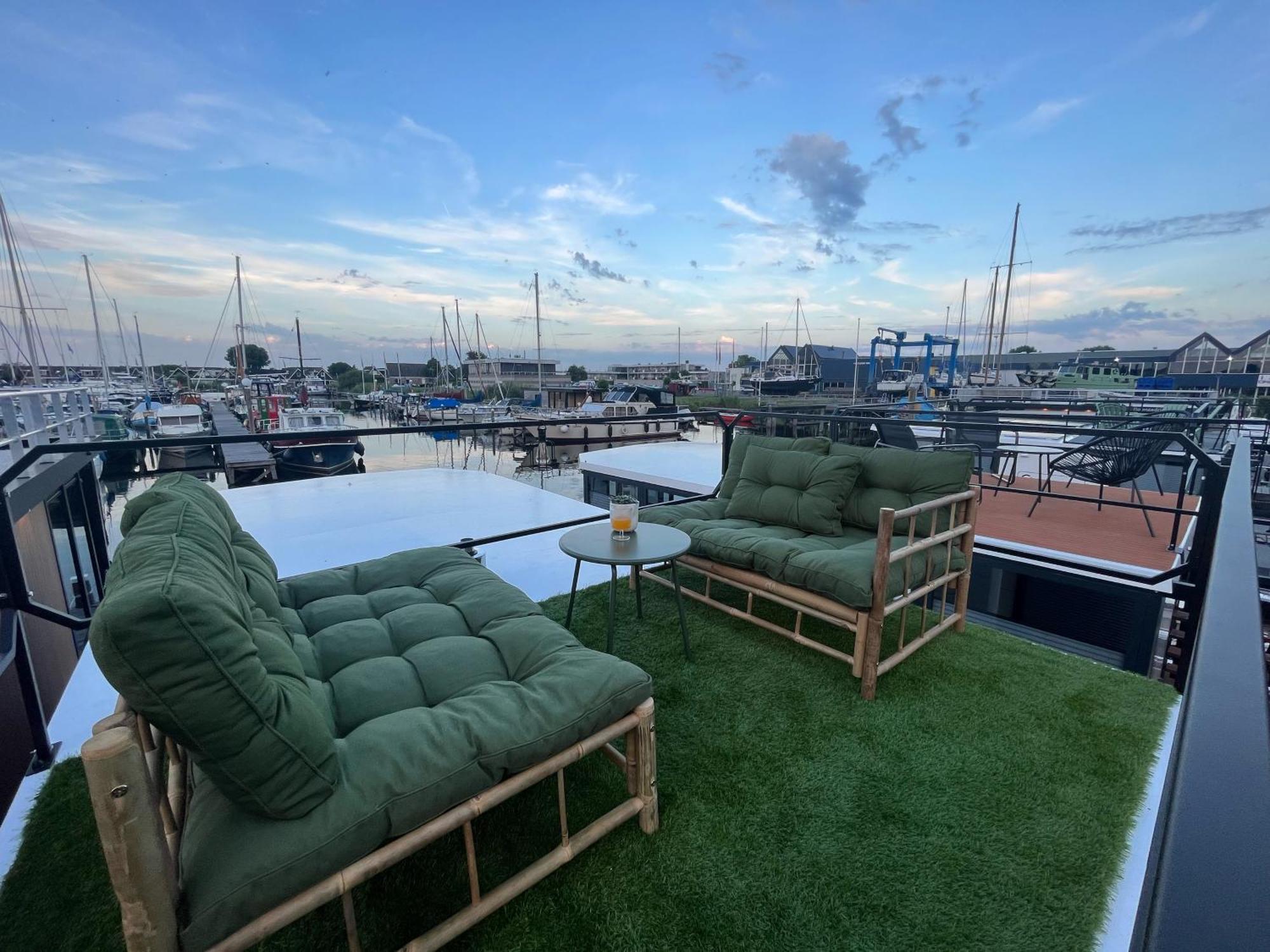 Cosy Tiny Houseboats Near Beach And Restaurants By Weltevreden Experience ゼーウォルデ エクステリア 写真