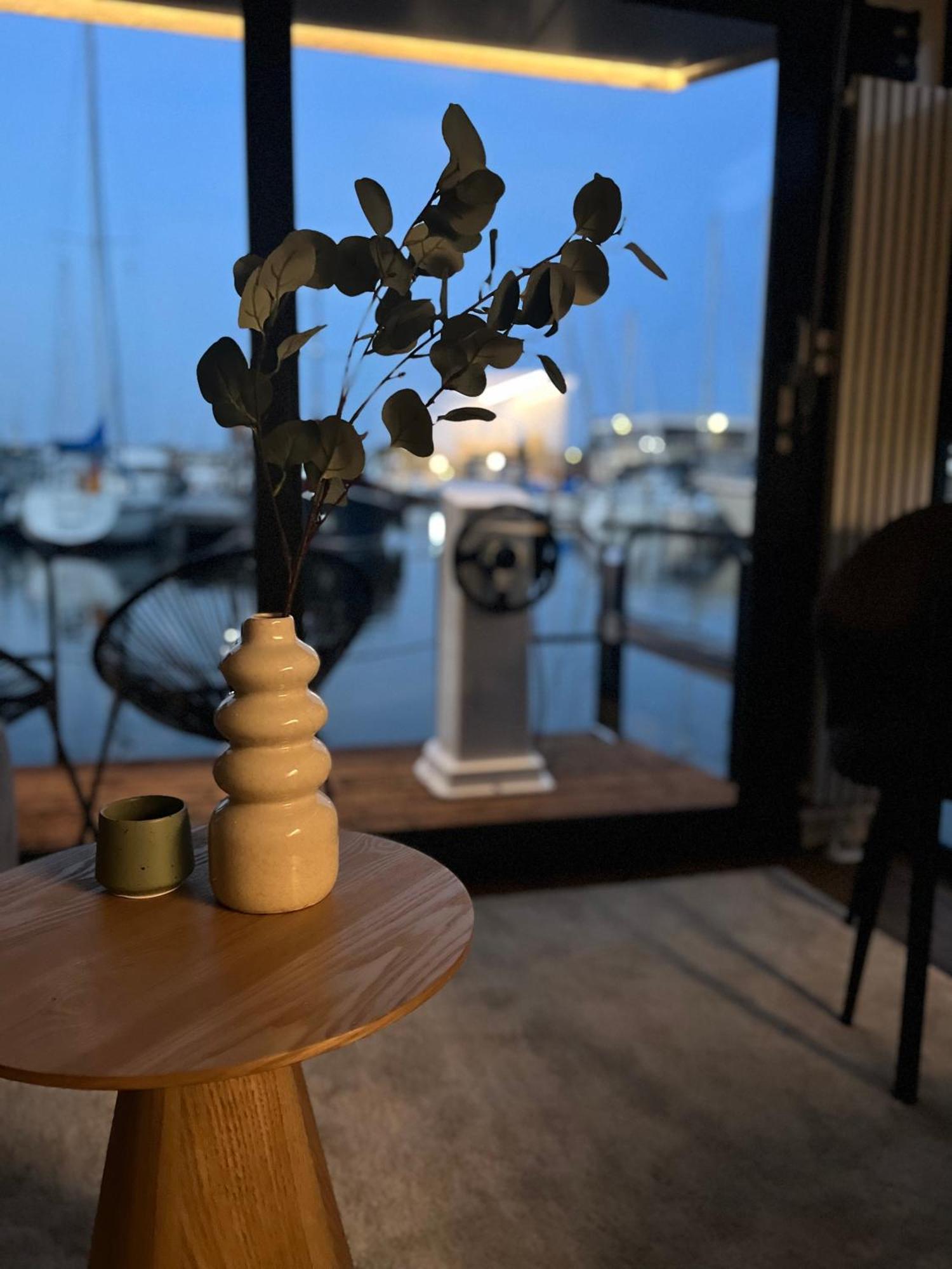 Cosy Tiny Houseboats Near Beach And Restaurants By Weltevreden Experience ゼーウォルデ エクステリア 写真